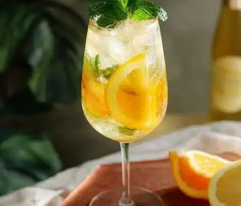 Hugo Spritz 5 A refreshing Hugo Spritz cocktail garnished with mint and lime slices.